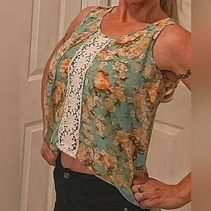 Floral print sleeveless top from Rue21